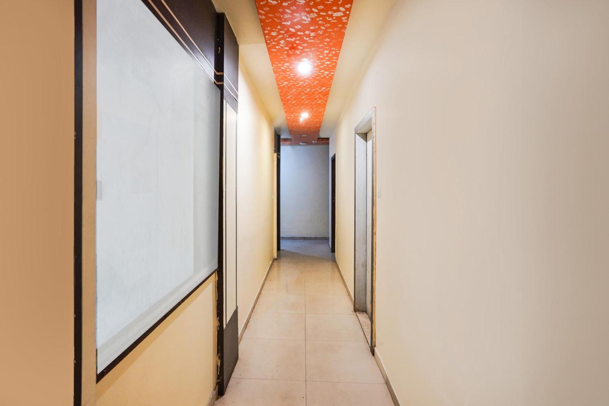 Hotel O Crystal Ahmedabad Exterior foto